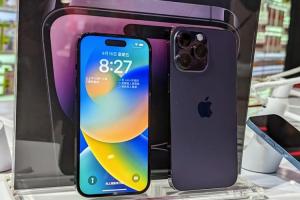 全台最熱銷手機冠軍寶座換人了！iPhone 14 Pro Max 被自家人追過