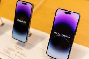 又是軟體出包？蘋果iPhone 14 Pro爆螢幕綠線災情