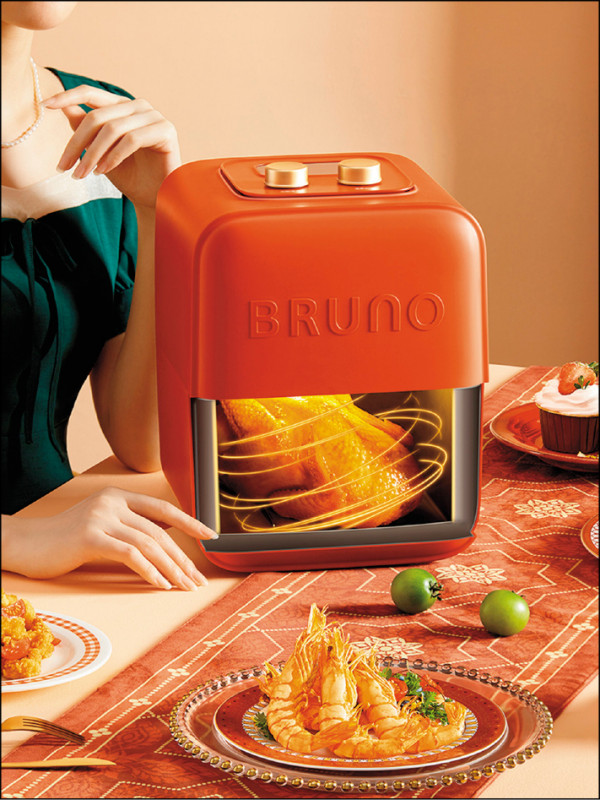 BRUNO美型智能氣炸鍋有3.5L大容量,具抽籃自動斷電功能,提供十種智能料理模式。機身有經典紅、薄荷綠兩色可選,建議售價3,280元。