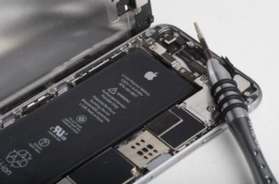 iPhone電池過保維修費調漲 蘋果宣布3月起多收800元 iPhone電池過保維修費調漲 蘋果宣布3月起多收800元