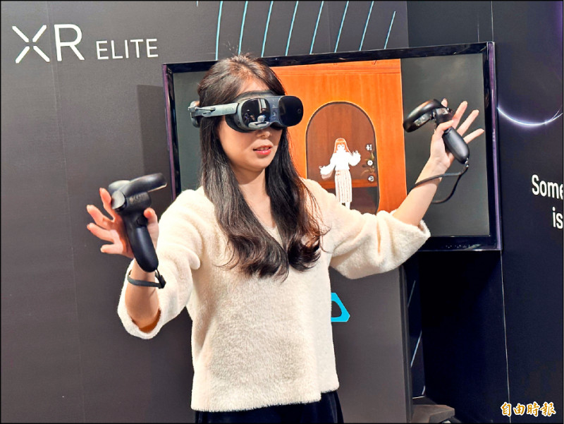 VIVE XR Elite頭戴顯示器,是同時具備VR虛擬實境與MR混合實境的消費型一體機。(記者吳佩樺攝)