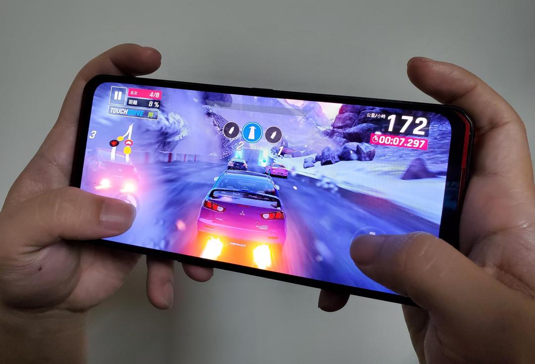 遊戲在手機耗電排行榜只排第二。(圖/本報資料照)