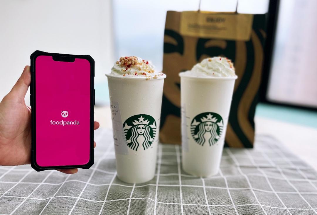 foodpanda 推228連假優惠，星巴克粉嫩新品「草莓派風味星冰樂」享77折優惠（圖foodpanda提供）