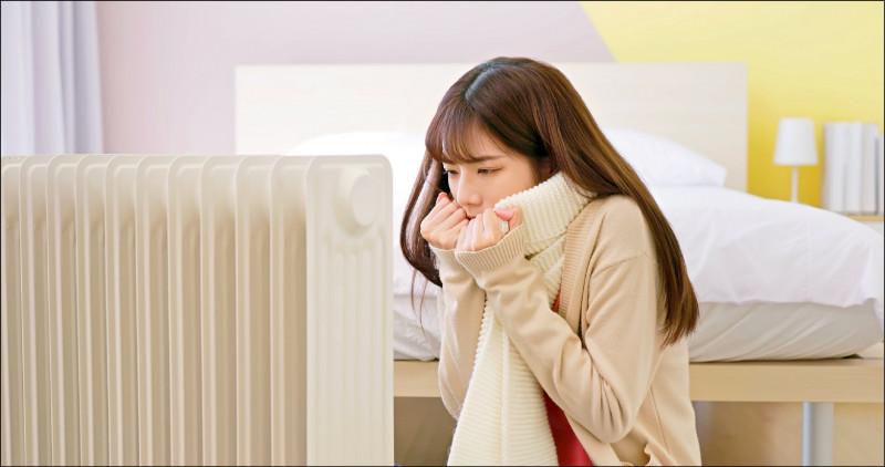 天冷要注意保暖,除了電暖器,使用電熱毯也需要留意使用安全。圖為情境示意圖>
(圖 Sutterstock)