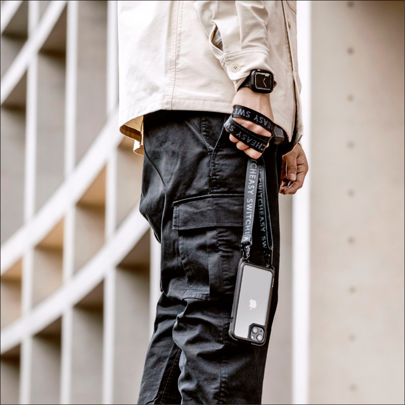 SwitchEasy Odyssey掛繩軍規防摔金屬手機殼，適用iPhone機型，建議售價1,580元。