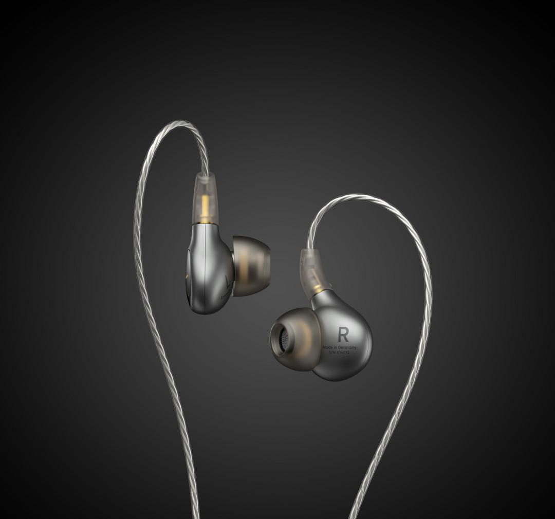 Beyerdynamic Xelento Remote II頂級入耳式耳機,強調純手工製造,售價33,000元。(圖/沃福仕提供)