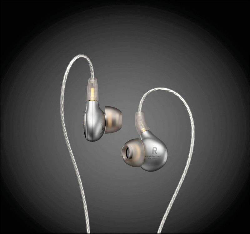 Beyerdynamic Xelento Remote II頂級入耳式耳機,強調純手工製造,售價33,000元。