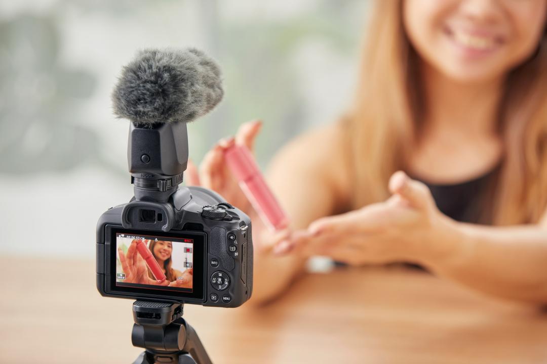 Canon EOS R50具備開箱模式。(圖/Canon)