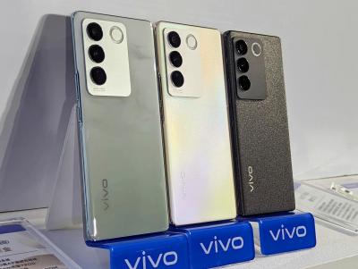 自帶環狀柔光加持!vivo V27 全球首發天璣7200手機登台 自帶環狀柔光加持!vivo V27 全球首發天璣7200手機登台