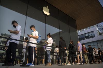 年輕果粉 iPhone 壞了沒在怕?研調揭「這年齡」最積極搶修 年輕果粉 iPhone 壞了沒在怕?研調揭「這年齡」最積極搶修