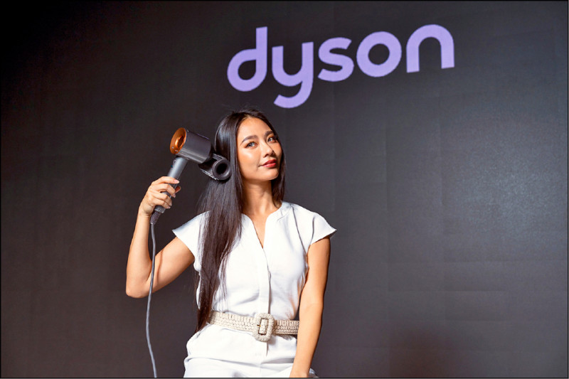 Dyson新美髮神器採用全新二合一抗毛燥順髮吹嘴,告別毛燥、扁塌亂髮。
