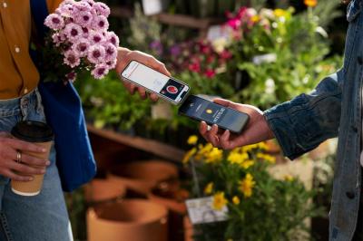 美國以外首先上路!蘋果「iPhone卡緊收」登台 路邊攤也能Apple Pay 美國以外首先上路!蘋果「iPhone卡緊收」登台 路邊攤也能Apple Pay