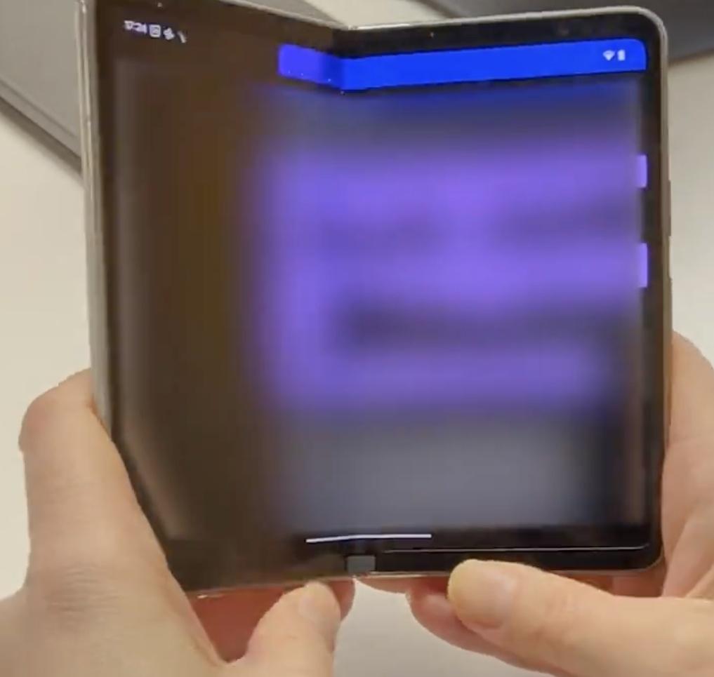 Google Pixel Fold動手玩影片流出。(圖/翻攝推特)