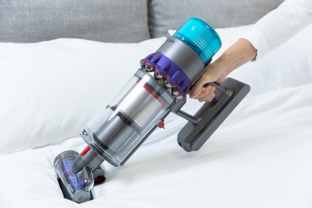 臥室為一般民眾每天長時間睡眠、休息的空間，床墊堆積人體的每天代謝的皮脂、汗液，若未注意定期清潔，可能產生皮膚炎或過敏病症。（圖／Dyson）
