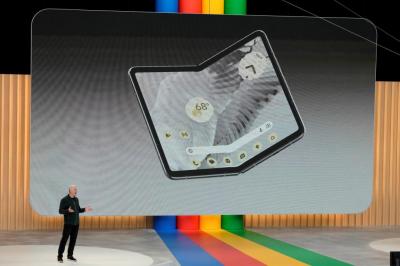 Google 首款摺疊手機 Pixel Fold 問世!「最輕薄」設計塞口袋沒壓力 Google 首款摺疊手機 Pixel Fold 問世!「最輕薄」設計塞口袋沒壓力