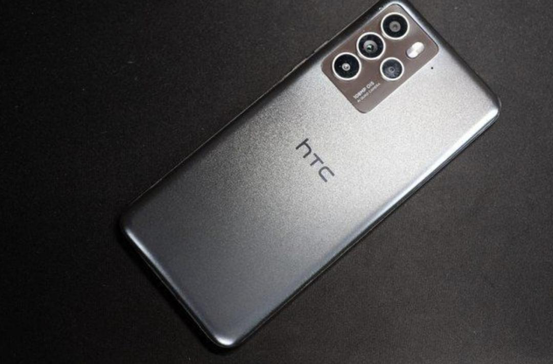 PTT網友先前分享買到HTC U23 Pro工程機。(圖/翻攝PTT)