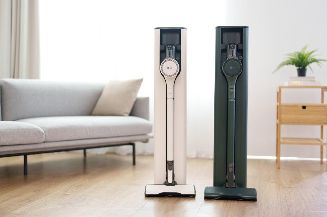 不易收納的大型電器,在造型色系挑選上更需花心思。LG Objet Collection系列CordZero A9 TS蒸氣系列濕拖無線吸塵器,售價各39,900元。