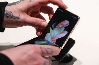 復活Compact系列?爆料揭Sony密謀摺疊小手機 復活Compact系列?爆料揭Sony密謀摺疊小手機