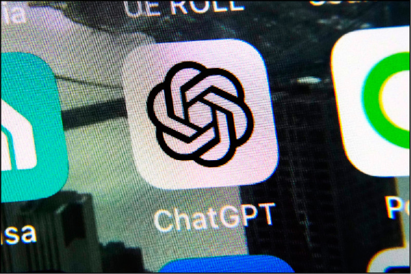 各界對ChatGPT看法相異,蘋果因隱私疑慮禁止員工使用,紐約公立學校則採開放態度。(美聯社)