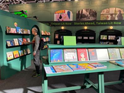 實體書、電子書最受歡迎三大書籍揭曉!大數據:買書潛在消費力估達400億元 實體書、電子書最受歡迎三大書籍揭曉!大數據:買書潛在消費力估達400億元