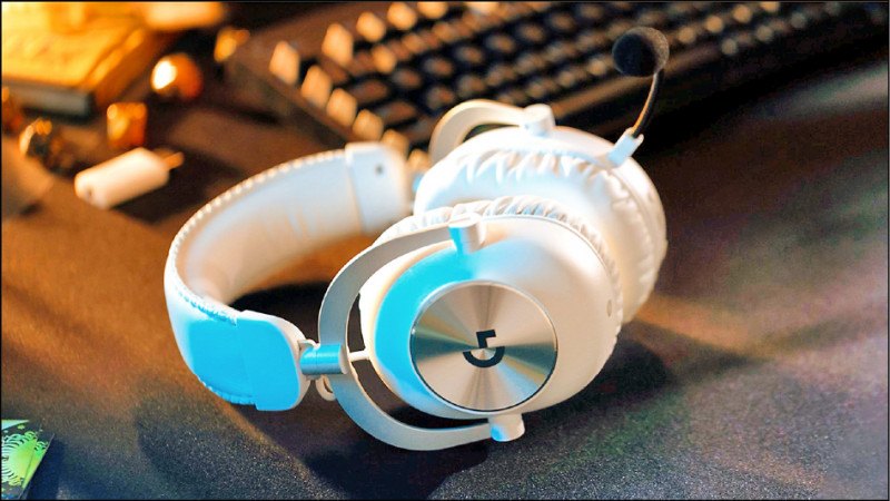 Logitech G PRO X 2 LIGHTSPEED職業級無線電競耳機麥克風，是2023年中華電競代表隊的指定設備，預計6月底在台上市。黑、白兩色，售價7,990元。