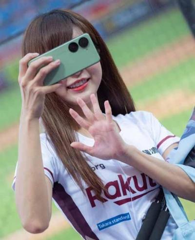 樂天女孩搶先劇透!華碩Zenfone 10「主打綠」實機首度曝光 樂天女孩搶先劇透!華碩Zenfone 10「主打綠」實機首度曝光