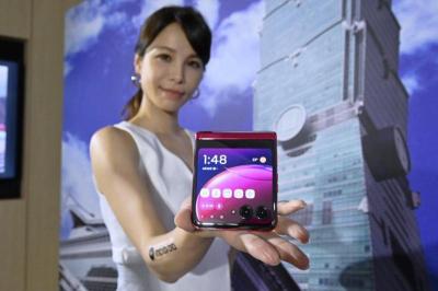 Motorola razr40摺疊雙機登台 超大外螢幕搭配時尚特殊色 Motorola razr40摺疊雙機登台 超大外螢幕搭配時尚特殊色