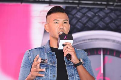 PChome蠢玩性騷梗「傳自拍照給白人哥看看」!遭網怒轟急發道歉文 PChome蠢玩性騷梗「傳自拍照給白人哥看看」!遭網怒轟急發道歉文