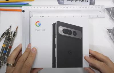 Google摺疊機Pixel Fold耐用嗎?殘酷實測:用手一掰悲劇了 Google摺疊機Pixel Fold耐用嗎?殘酷實測:用手一掰悲劇了