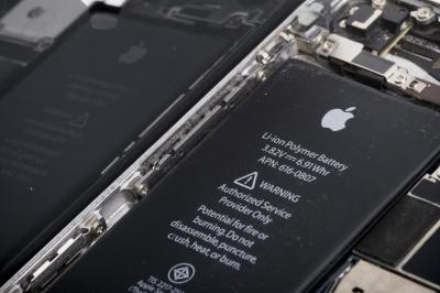 引入電動車技術?傳蘋果 iPhone 15「電池設計」將領先 Android 一步 引入電動車技術?傳蘋果 iPhone 15「電池設計」將領先 Android 一步