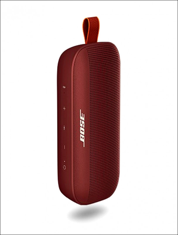 Bose SoundLink Flex 織帶掛環防水喇叭,官網售價5,900元。