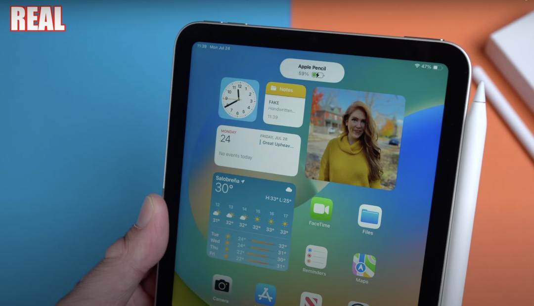 Apple Pencil 2連接上iPad,會顯示電量。(圖/翻攝 Redskull YT)
