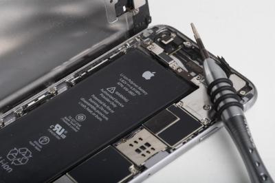 iPhone因歐盟改可拆式電池？蘋果高層首度表態