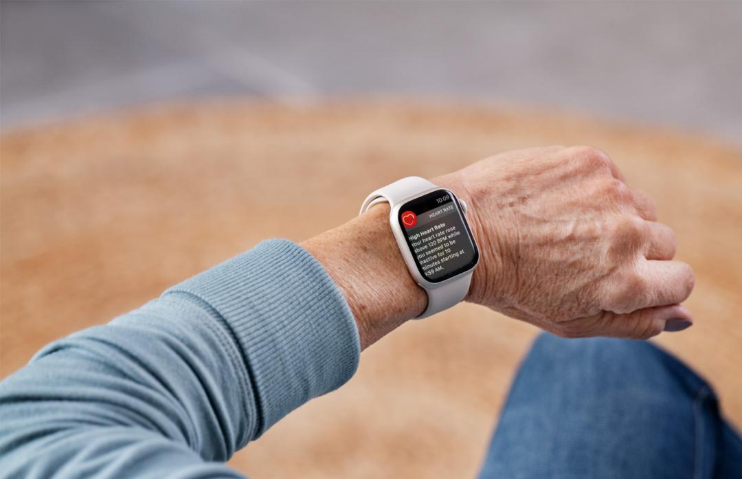 智慧錶可身兼爸爸的健康助理。圖為蘋果Apple Watch。