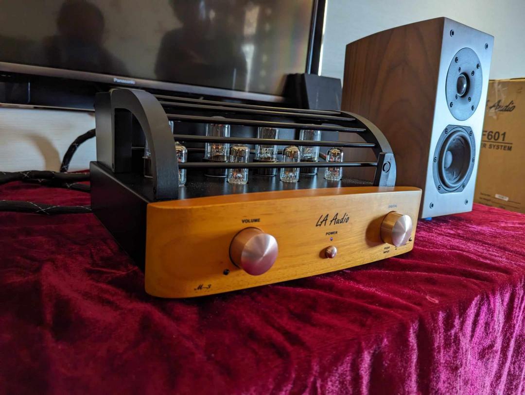 取得丹麥品牌LA Audio授權，飛揚音響研發打造全新All-in 
Ooe的真空管綜合擴大機「M-3UB」。飛揚音響於圓山展房號碼為324。（圖／記者劉惠琴攝）