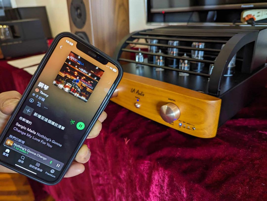 飛揚音響研發打造全新All-in 
One的真空管綜合擴大機「M-3UB」，可支援手機藍牙播放。飛揚音響於圓山展房號碼為324。（圖／記者劉惠琴攝）