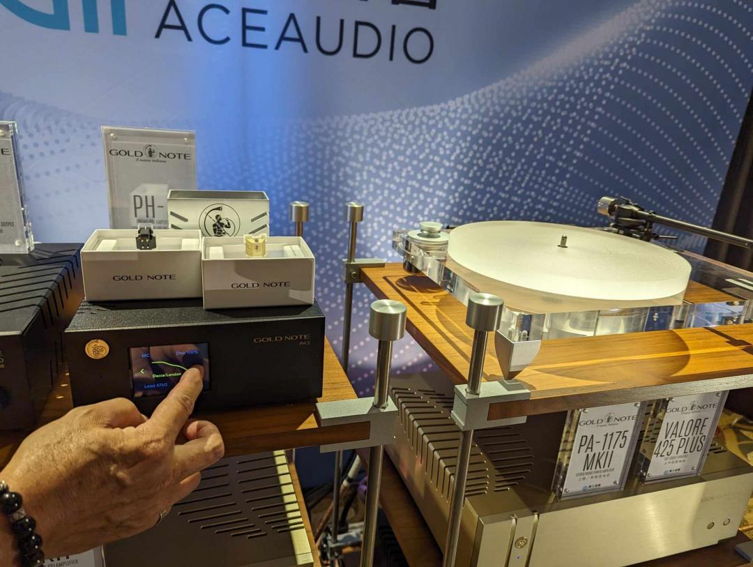 義大利音響品牌「Gold Note」黃金之聲的黑膠系統。雅士音響於圓山展房號碼為V102（圖／記者劉惠琴攝）