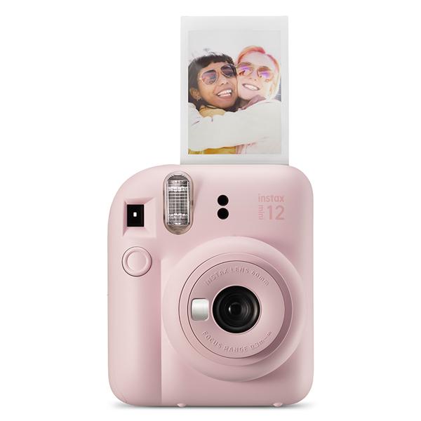INSTAX mini 12閃光燈會根據環境調整光源，2,550元