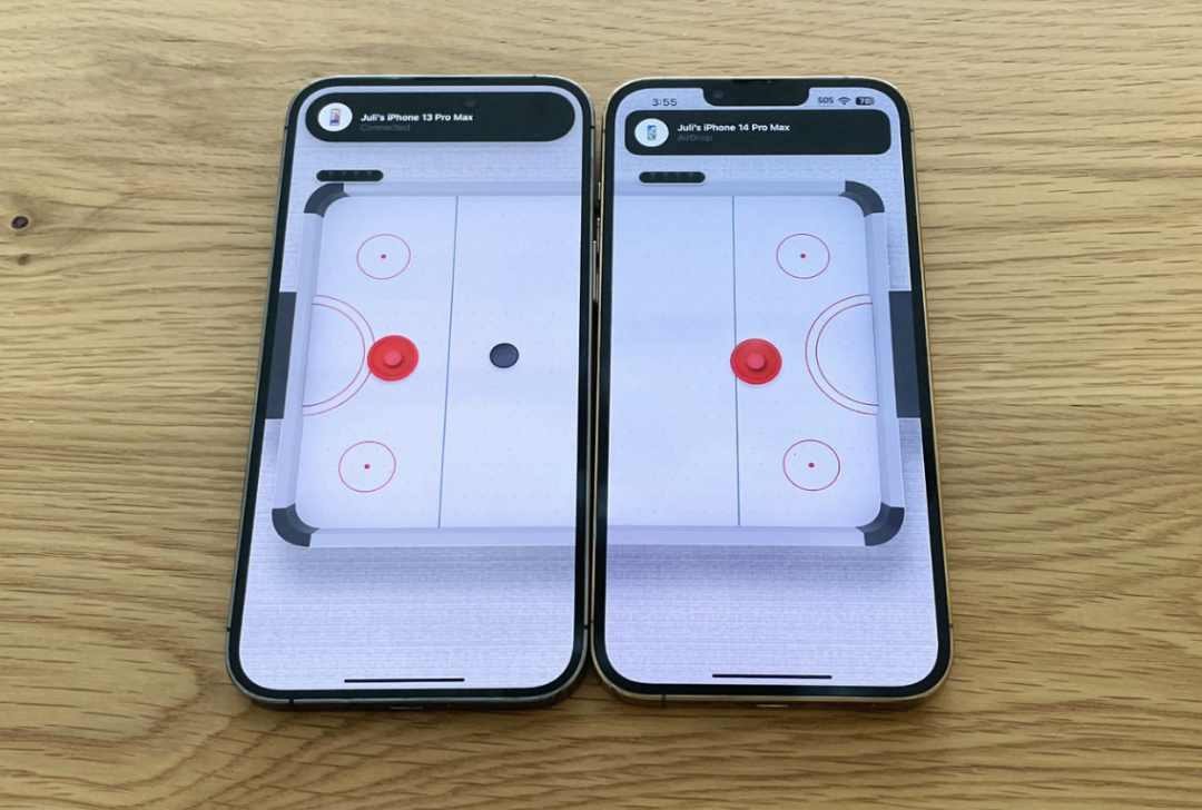 透過「Try Galaxy」網頁新功能,可用兩支iPhone體驗Z Fold 5介面。