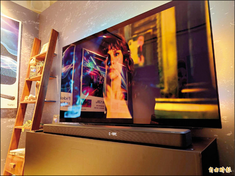 飛利浦OLED808與PUH8808分別以P5 AI、P5智慧影像處理技術，提升畫面色彩、清晰度及對比度。價格店洽。（記者黃肇祥攝）