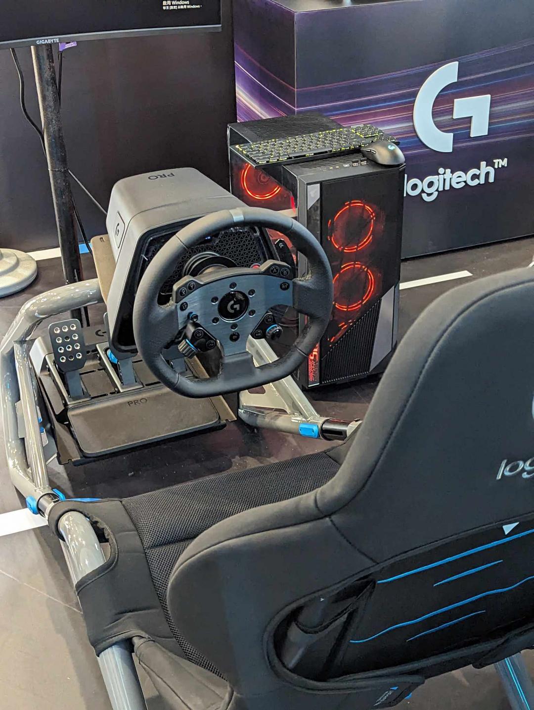 Logitech G 推出搭載獨家TRUEFORCE技術,具備直驅式馬達的PRO 專業賽車方向盤和 PRO 專業賽車踏板。即日起至 9 月 8 日於 PChome 與 GAME 休閒館開放超早鳥預購,8 月 25 日起良興與三井3C 開放一般預購。(圖/記者劉惠琴攝)