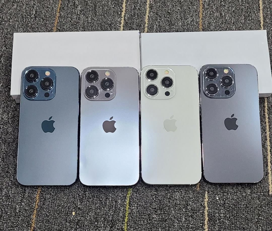 iPhone 15 Pro系列4色模型機。(圖/翻攝YT)