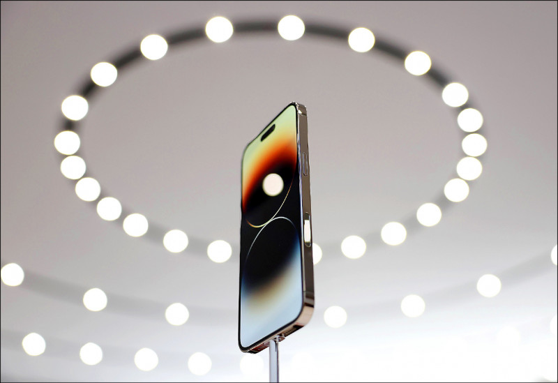 蘋果秋季發表會預計9月13日登場,讓全球果粉引頸期待。圖為iPhone 14 Pro系列。(美聯社)