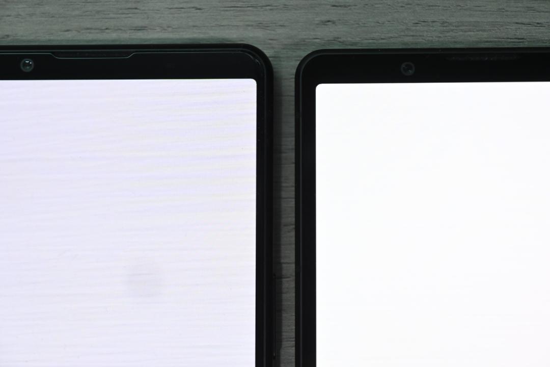 左為 Xperia 5 IV,右是 Xperia 5 V。