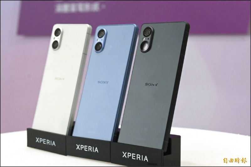 Xperia 5 V共有3種顏色,左起哇酷白、哇酷藍、哇酷黑。(記者黃肇祥攝)