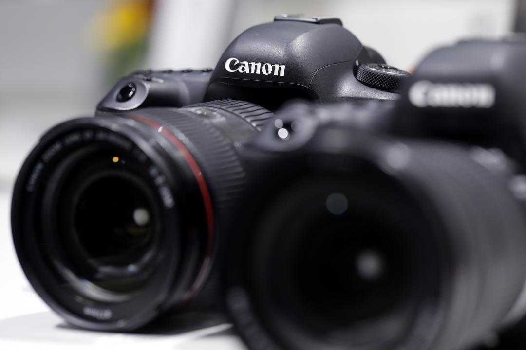 Canon Dominates Global Camera Sales with Big Victory Nikkei Shimbun's
