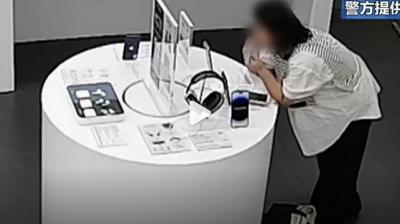 超狂中國大媽為偷iPhone 14竟用嘴咬斷防盜線!悲慘下場曝光 超狂中國大媽為偷iPhone 14竟用嘴咬斷防盜線!悲慘下場曝光