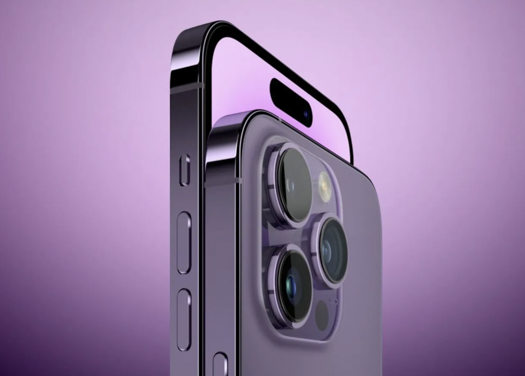 圖為去年推出的iPhone 14 Pro,靜音鍵仍為撥桿設計。傳今年iPhone 15 Pro系列,將把靜音鍵改為「動作按鈕」,可支援多項自定義功能。(圖/蘋果官網)