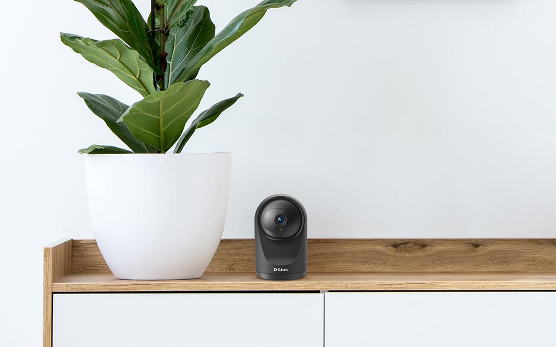 現今網路攝影機以無線為主流，安裝步驟簡易，圖為D-Link DCS-6500LHV2。