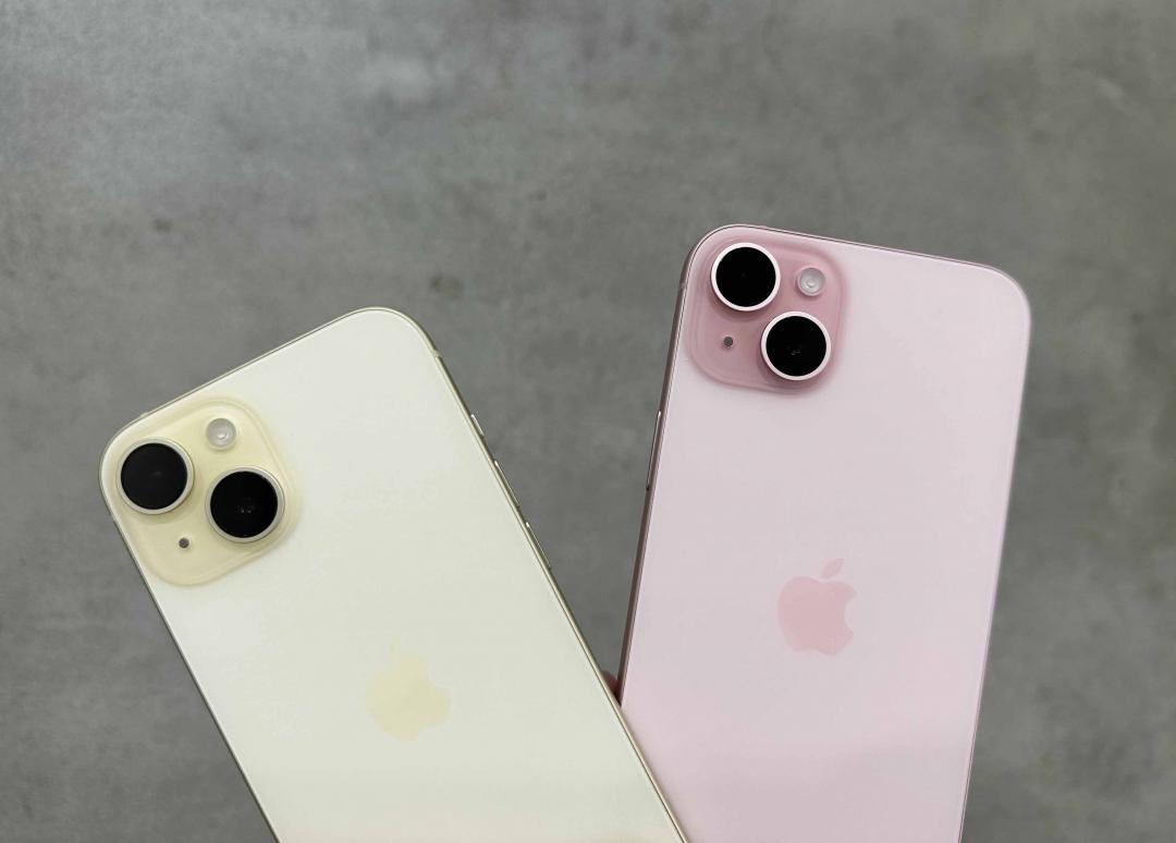 採用注色玻璃技術，粉色實機很美。（圖／記者吳佩樺）